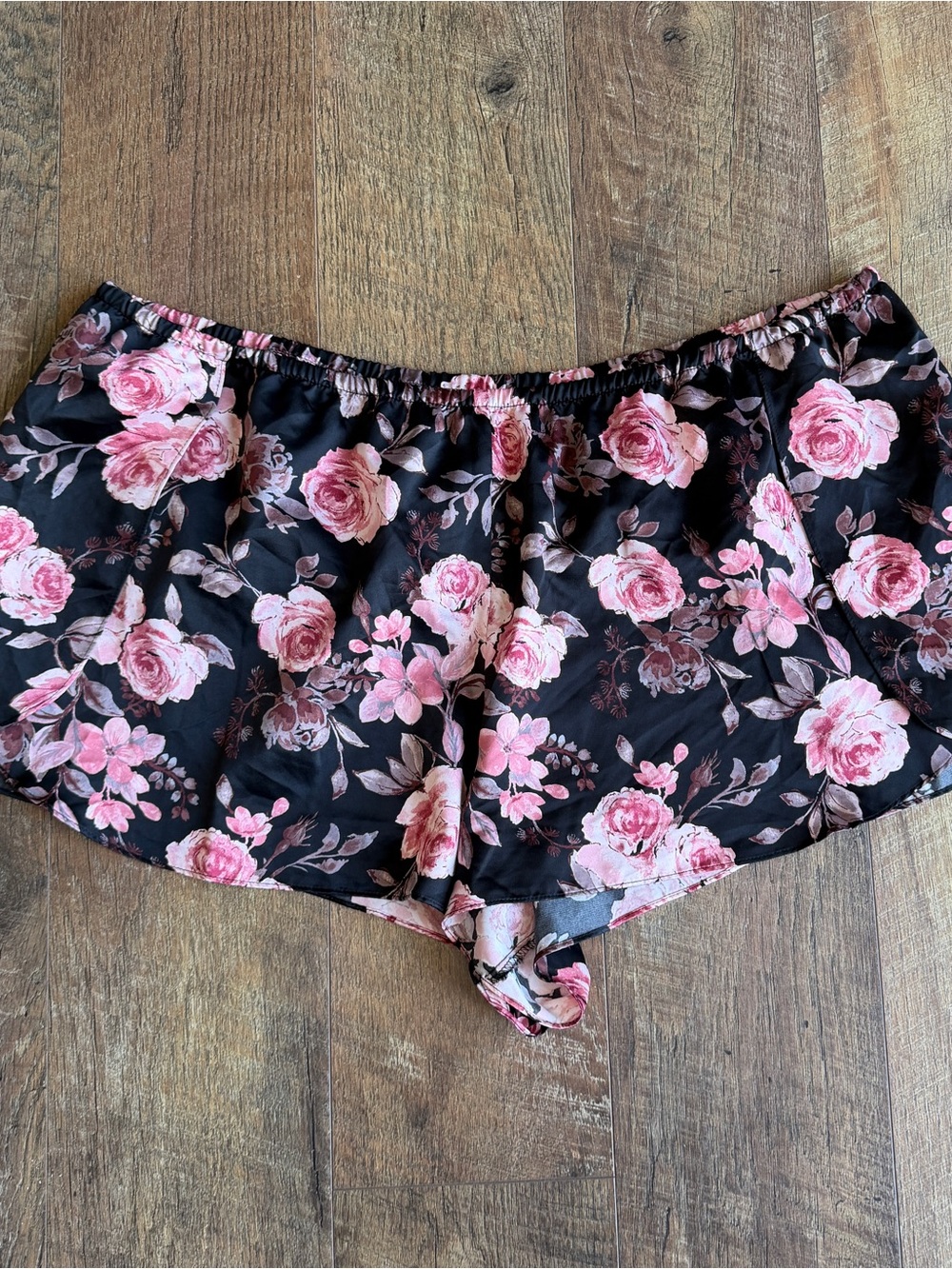 Secret Treasures Women’s Silky Side Slit Sleep Shorts Elastic Waist Dark Floral